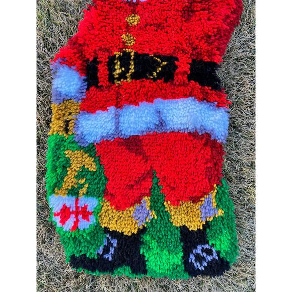Santa Latch Hook Rug Christmas Holiday Decor Floor Wall Accent 33 x 16 - Picture 3 of 4